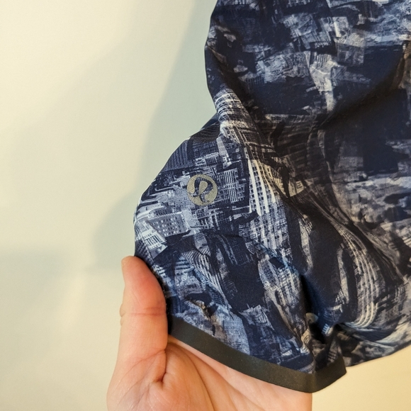 Lululemon Men's Rare City Skyscraper Printed Lined Athletic Shorts - Picture 5 of 8